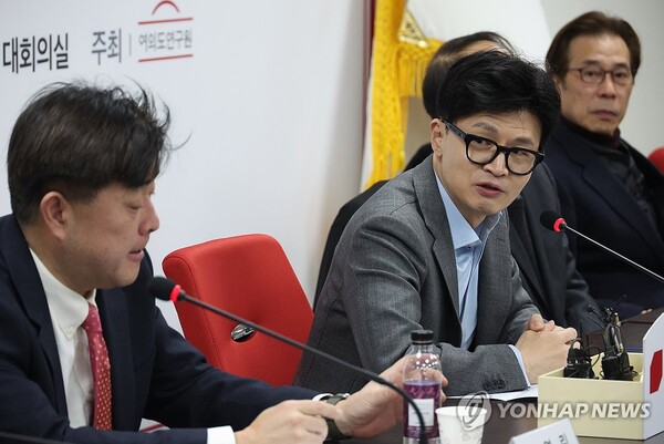 국민의힘 한동훈 비대위원장이 25일 여의도 당사에서 열린 정치개혁 관련 긴급좌담회에서 발언을 하고 있다. [사진=연합뉴스]