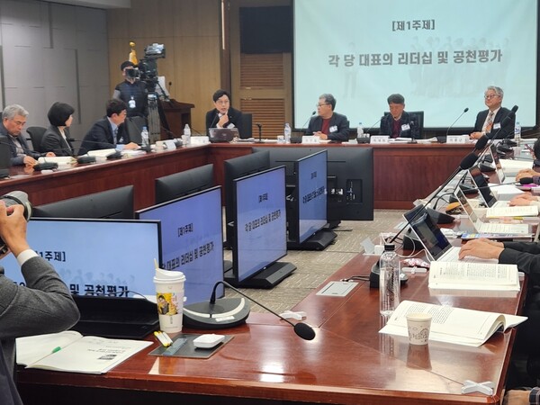 폴리뉴스는 상생과통일포럼, 한국정치커뮤니케이션학회와 함께 13일 오후 국회의원회관에서 '22대 총선전망 토론회'를 개최했다.[사진=전희재 폴리뉴스 PD]