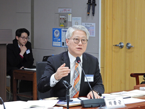 이종근 시사평론가는 양당 대표의 리더십을 “이재명 대표는 이끔의 리더십 그리고 한동훈 비대위원장은 섬김의 리더십”이라고 분석했다.