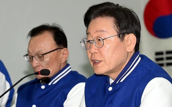 더불어민주당 상임공동선거대책위원장인 이재명 당 대표가 14일 오전 대전 중구 더불어민주당 대전광역시당에서 열린 '대전 국회의원·중구청장 후보자 연석회의 및 필승결의대회'에서 인사말하고 있다. 2024.3.14 [사진=연합뉴스]