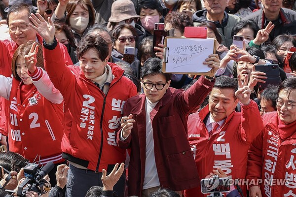 국민의힘 지도부는 14일 낙동강벨트를 찾았다 [사진=연합뉴스]