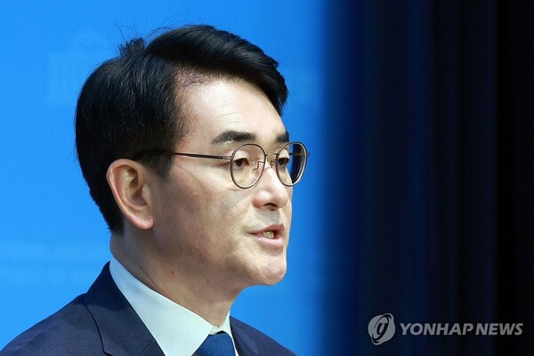 더불어민주당 박용진 의원이 17일 서울 국회 소통관에서 기자회견을 하고 있다. 이날 박 의원은 서울 강북을 전략 경선 참여 뜻을 밝혔다. 2024.3.17 [사진=연합뉴스]