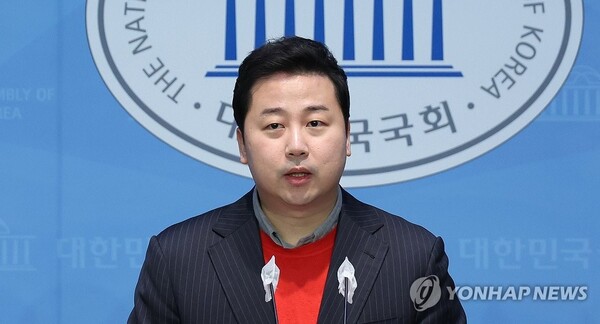9일 국회에서 국민의힘 장예찬 전 최고위원이 총선 출마 기자회견을 하고 있다. 2024.1.9 [사진=연합뉴스]