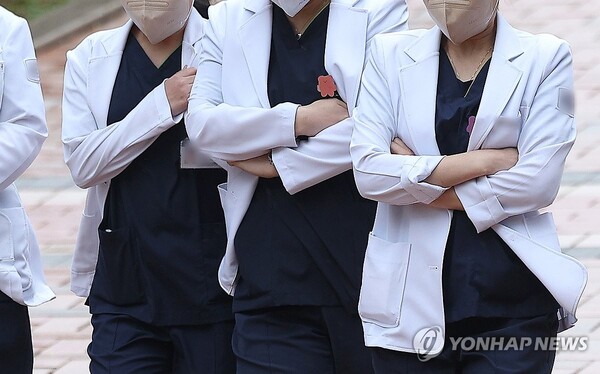 비바람 속 의료진(대구=연합뉴스)