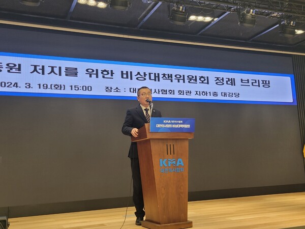 입장 표명하는 박명하 비대위 조직강화위원장 [사진=양성모 기자]