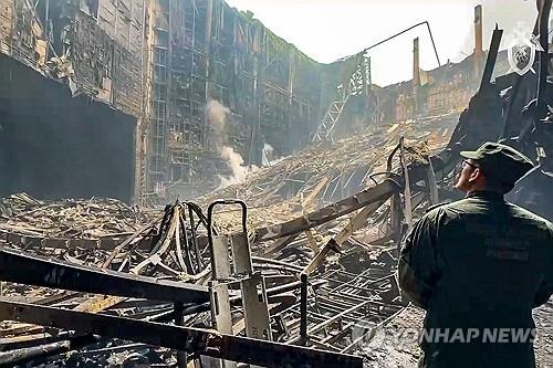 테러로 인해 화재가 발생한 러시아 모스크바 인근 크로커스 시티홀 [사진=타스=연합뉴스]