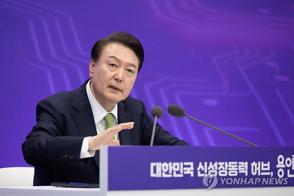 윤석열 대통령이 25일 경기도 용인특례시청에서 '대한민국 신성장동력 허브, 용인특례시'를 주제로 열린 스물세 번째 국민과 함께하는 민생토론회에서 마무리 발언을 하고 있다. 2024.3.25 [사진=연합뉴스]