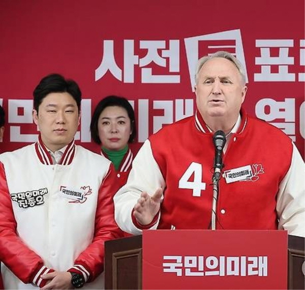 인요한 국민의미래 선거대책위원장이 3월 31일 서울 여의도 당사에서 사전투표 독려 기자회견을 하고 있다 [사진-연합뉴스]