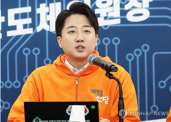 22대총선 초반에 국민적 관심을 모았던 제3지대는 "이준석-이낙연 통합 결렬로 결국 실패했다"고 평가하며 그러나 "이준석 브랜드는 살아있다"고 했다. [사진=연합뉴스]