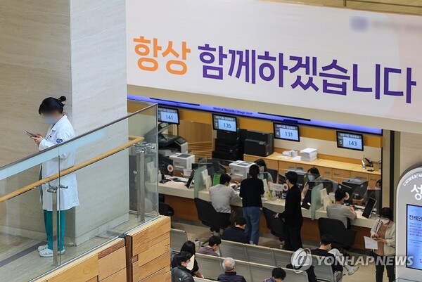 정부가 8일 의과대학 정원 확대를 1년 유예하자는 의료계의 제안에 대해 오락가락한 대응을 보였다 [사진=연합뉴스]