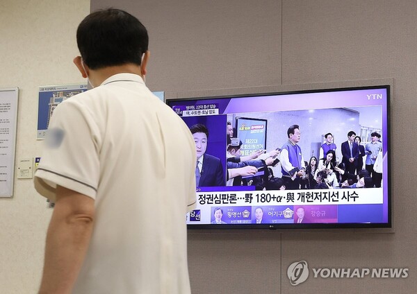 의정(醫政) 갈등이 봉합 국면으로 들어갈 것이라는 기대도 나왔으나 오히려 '강대강' 대치가 강화되는 양상이다 [사진=연합뉴스]