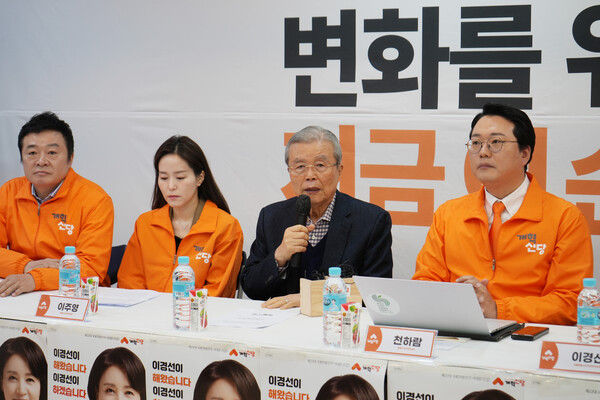 개혁신당 김종인 공관위원장이 29일 서울 서대문구 이경선 후보 선거사무소에서 열린 제4차 개혁신당 중앙선거대책위원회 및 서울본부 출정식에서 발언하고 있다. [사진=연합뉴스]
