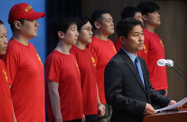 17일 국회에서 더불어민주당 김영배 의원이 해병대 예비역 연대와 '제21대 국회 채상병 특검법 처리 촉구' 기자회견을 하고 있다. [사진=연합뉴스]