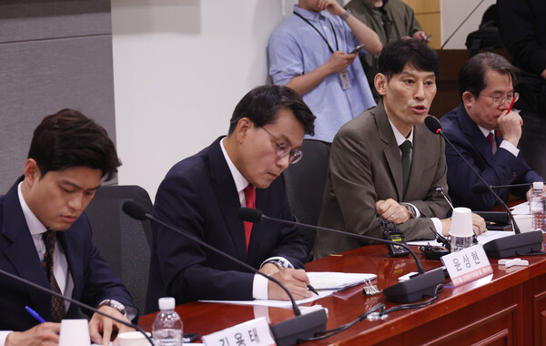 18일 국회 의원회관에서 국민의힘 윤상현 의원이 '2024 총선 참패와 보수 재건의 길'을 주제로 연 세미나에서 박성민 정치컨설팅 민 대표가 발언을 하고 있다. [사진=연합뉴스]