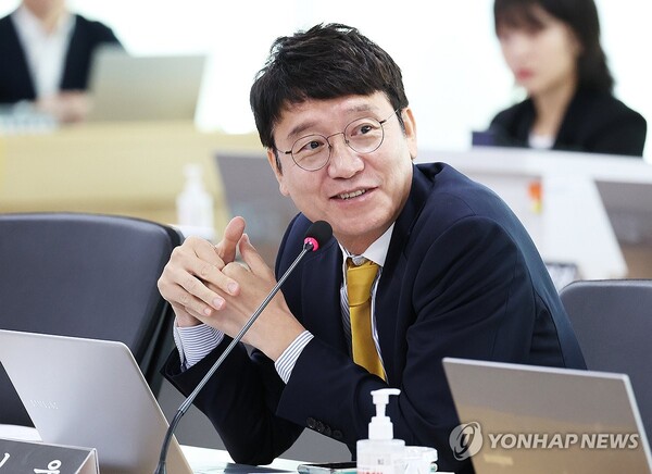 질의하는 김웅 의원 [연합뉴스 자료사진]