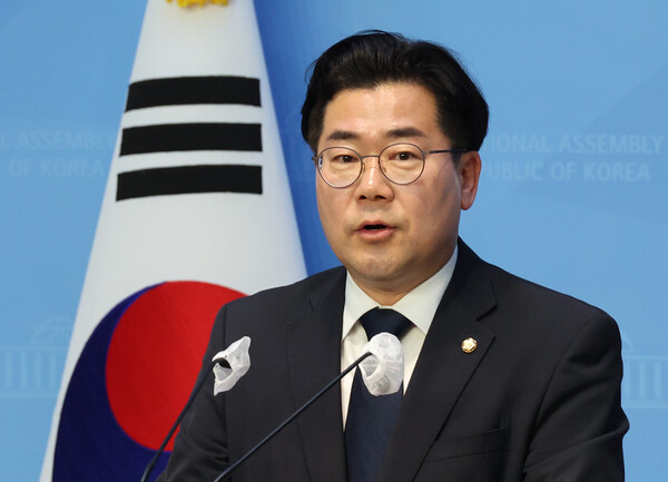 더불어민주당 박찬대 의원이 21일 국회에서 원내대표 출마 선언 기자회견을 하고 있다. [사진=연합뉴스]