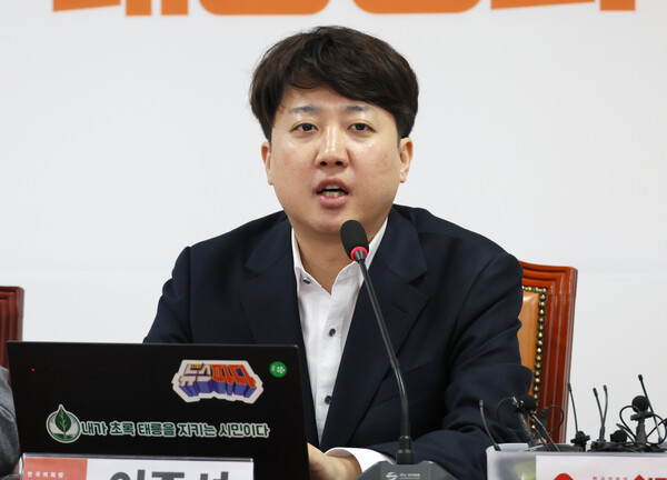 개혁신당 이준석 대표가 24일 국회에서 열린 최고위원회의에서 발언하고 있다. [사진=연합뉴스]