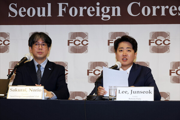 개혁신당 이준석 대표가 25일 서울 중구 프레스센터에서 열린 서울외신기자클럽 초청 기자간담회에서 모두발언을 하고 있다. [사진=연합뉴스]