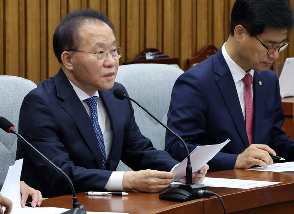 국민의힘 윤재옥 당 대표 권한대행이 26일 국회에서 원내대책회의를 하고 있다. [사진=연합뉴스]