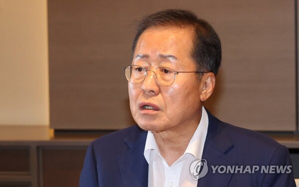 홍준표 대구시장이 29일 오후 서울 여의도 한 호텔에서 2023 대구투자설명회를 마치고 기자간담회를 하고 있다. [사진=연합뉴스]