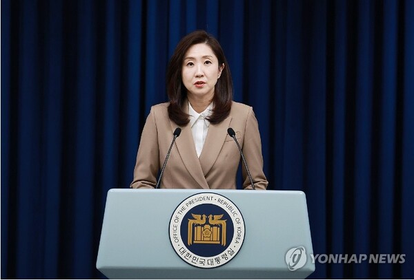 김수경 대통령실 대변인이 1일 서울 용산 대통령실 청사에서 여야의 이태원참사특별법 수정 합의 관련 브리핑을 하고 있다. [사진=연합뉴스]