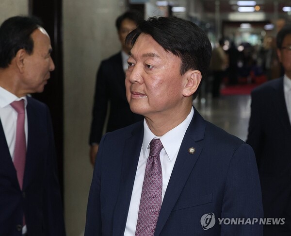 (서울=연합뉴스) 한상균 기자 = 국민의힘 안철수 의원이 15일 국회 원내대표실에서 열린 4선 이상 중진 당선인 간담회에 참석하고 있다. 2024.4.15 [공동취재] xyz@yna.co.kr