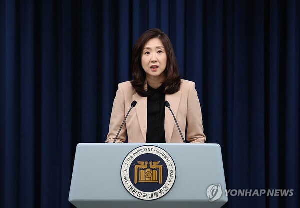 김수경 대통령실 대변인이 6일 서울 용산 대통령실 청사에서 오는 9일 예정된 윤석열 대통령의 취임 2주년 기자회견에 대해 발표하고 있다. 2024.5.6 [사진=연합뉴스]