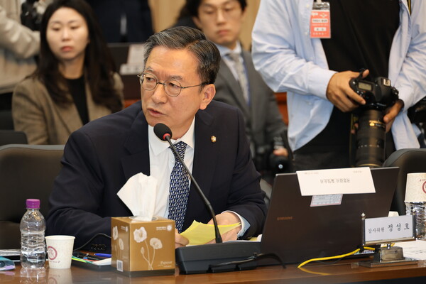 질의하는 더불어민주당 정성호 의원 [사진=연합뉴스]