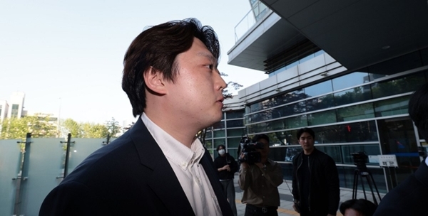 복지부 장관 상대 행정소송 제기하는 박단 대전협 비대위원장 [사진=연합뉴스]