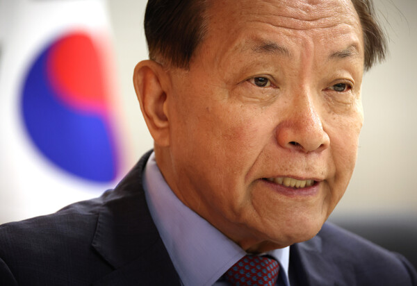 국민의힘 황우여 비상대책위원장이 8일 여의도 당사에서 연합뉴스와 인터뷰를 하고 있다. [사진=연합뉴스]