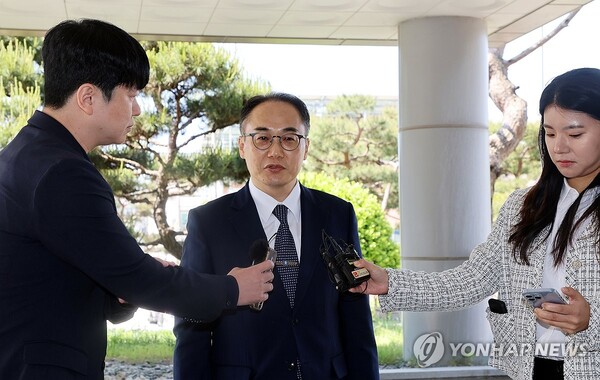 이원석 검찰총장이 9일 전주지검 정읍지청 앞에서 취재진 질문을 받고 있다. 2024.5.9 [사진=연합뉴스]