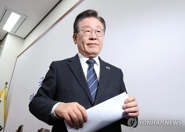 이재명 더불어민주당 대표가 김대중 전 대통령의 뒤를 이어 처음으로 당 대표직을 연임할 가능성이 커지고 있다 [사진=연합뉴스]