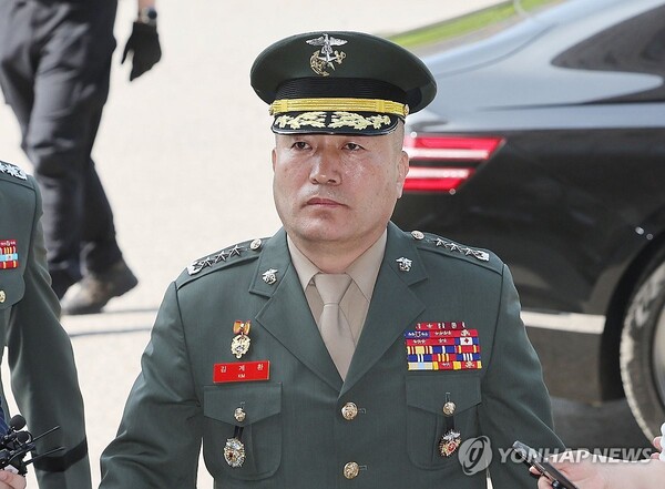 조사 받으러 가는 김계환 해병대 사령관 [사진=연합뉴스]