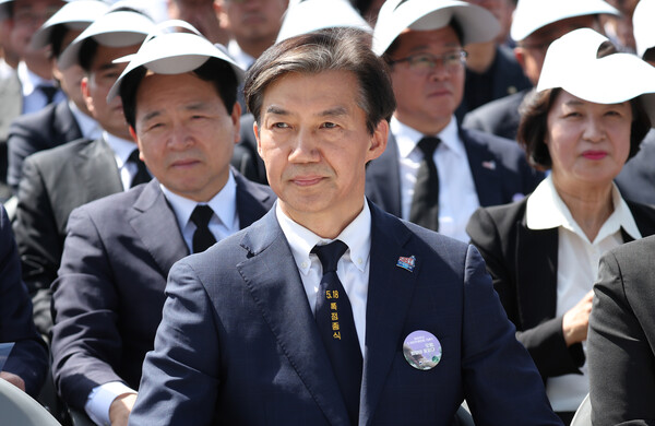 조국혁신당 조국 대표가 18일 광주시 북구 국립5·18민주묘지에서 열린 제44주년 5·18민주화운동 기념식에서 '5.18 폭정종식'이 수놓인 넥타이를 착용하고 있다. [사진=연합뉴스]