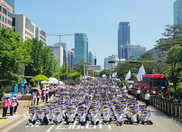 대한간호협회는 23일 국회앞 의사당대로에서 전국 간호사 2만여명이 모인 가운데 간호법 제정 촉구 결의대회를 개최했다.[사진=대한간호협회 제공]