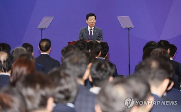 김진표 국회의장이 28일 국회에서 열린 제76주년 국회개원기념식에서 기념사를 하고 있다. [사진=연합뉴스]