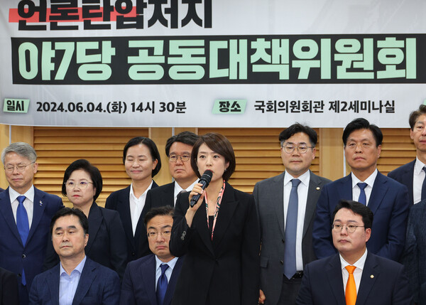 더불어민주당 고민정 의원이 4일 오후 국회 의원회관에서 열린 언론탄압 저지 야7당 공동대책위원회 출범식 및 긴급간담회에서 발언하고 있다. [사진=연합뉴스]