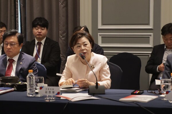 경상북도 예산정책협의회에서 포항 북구의 김정재 의원이 발언을 하고 있다. / 사진=경상북도