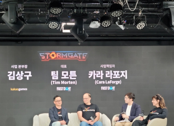 (왼쪽부터)김상구 카카오게임즈 사업본부장, 팀 모튼 프로스트 자이언트 스튜디오 대표, 카라 라포지 프로스트 자이언트 사업책임자 [사진=양성모 기자]