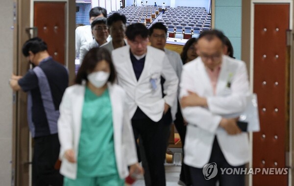 서울대병원 교수들이 무기한 휴진을 중단하기로 했다 [사진=연합뉴스]