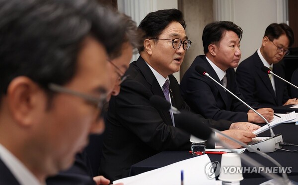 우원식 국회의장이 24일 '5년 단임제'인 현 대통령 임기제도를 4년 중임제로 바꾸는 개헌 카드를 제안했다 [사진=연합뉴스]