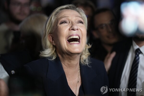 프랑스 조기 총선 1차 투표에서 마린 르펜이 이끄는 극우 정당 국민연합(RN)이 득표율 1위를 차지하면서 사상 처음 원내 다수당이 유력해졌다 [사진=AP=연합뉴