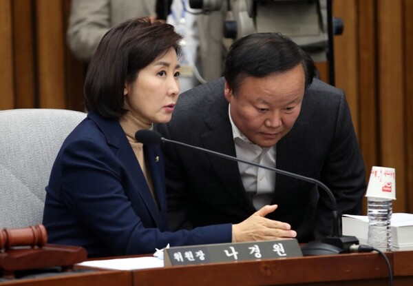 당권 주자인 나경원 의원과 최고위원 출마를 선언한 김재원 전 최고위원이 전략적 협력을 선언했다 [사진=연합뉴스]