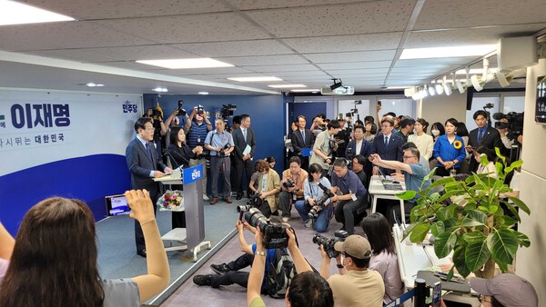 더불어민주당 이재명 전 대표가 10일 오전 서울 여의도 중앙당사에서 당 대표 출마 선언을 하고 있다. [사진=박상주 기자]