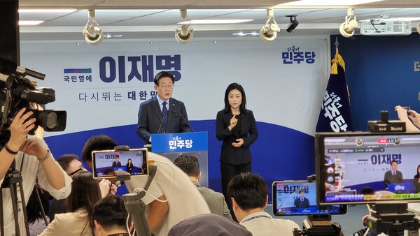 더불어민주당 이재명 전 대표가 10일 오전 서울 여의도 중앙당사에서 당 대표 출마 선언을 하고 있다. [사진=박상주 기자]