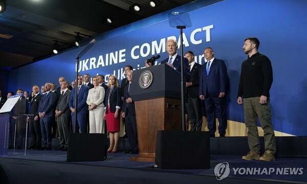 나토 정상회의에 모인 회원국 정상들 [사진=EPA=연합뉴스]