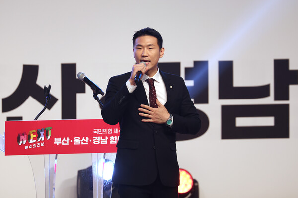 국민의힘 박상현 청년최고위원 후보가 10일 오후 부산 벡스코에서 열린 제4차 전당대회 부산, 울산, 경남 합동연설회에서 정견 발표하고 있다. [사진=연합뉴스]