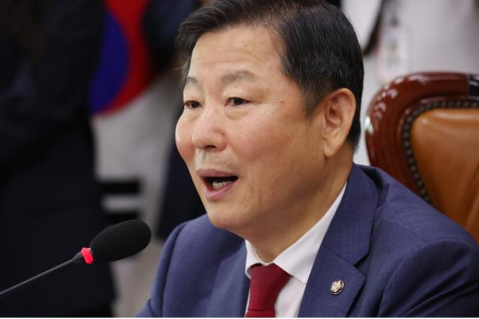 국민의힘 전대에서 한동훈 위원장이 당대표가 될 경우 조기 낙마시키겠다는  이른바 '김옥균 프로젝트'가 여의도 정가에 나돌고 있다. 이 지라시 배후자로 '윤핵관' 이철규 의원이 거론되고 있다. 사진은 이철규 국회 산자위원장. [사진=연합뉴스] 