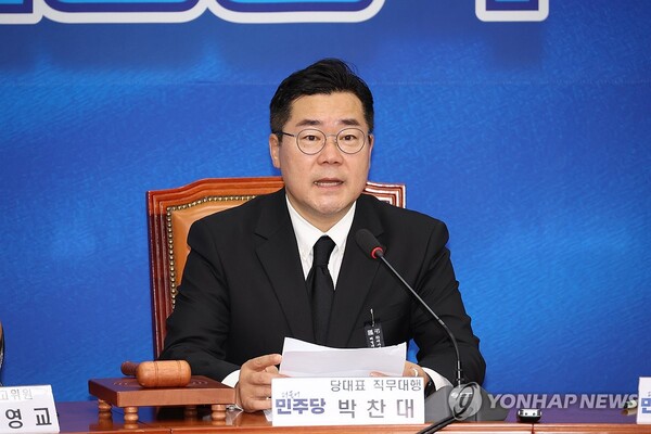 더불어민주당 박찬대 대표 권한대행이 19일 서울 영등포구 국회에서 열린 최고위원회의에서 발언하고 있다. [사진=연합뉴스]