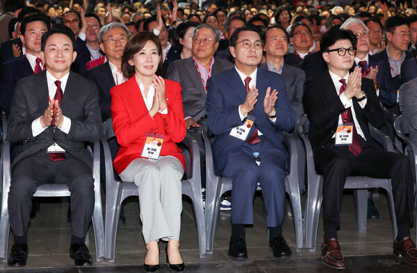 23일 오후 경기 고양시 킨텍스에서 열린 국민의힘 제4차 전당대회에 당대표 후보들이 자리하고 있다.왼쪽부터 원희룡, 나경원, 윤상현, 한동훈 당대표 후보. [사진=대통령실통신사진기자단]